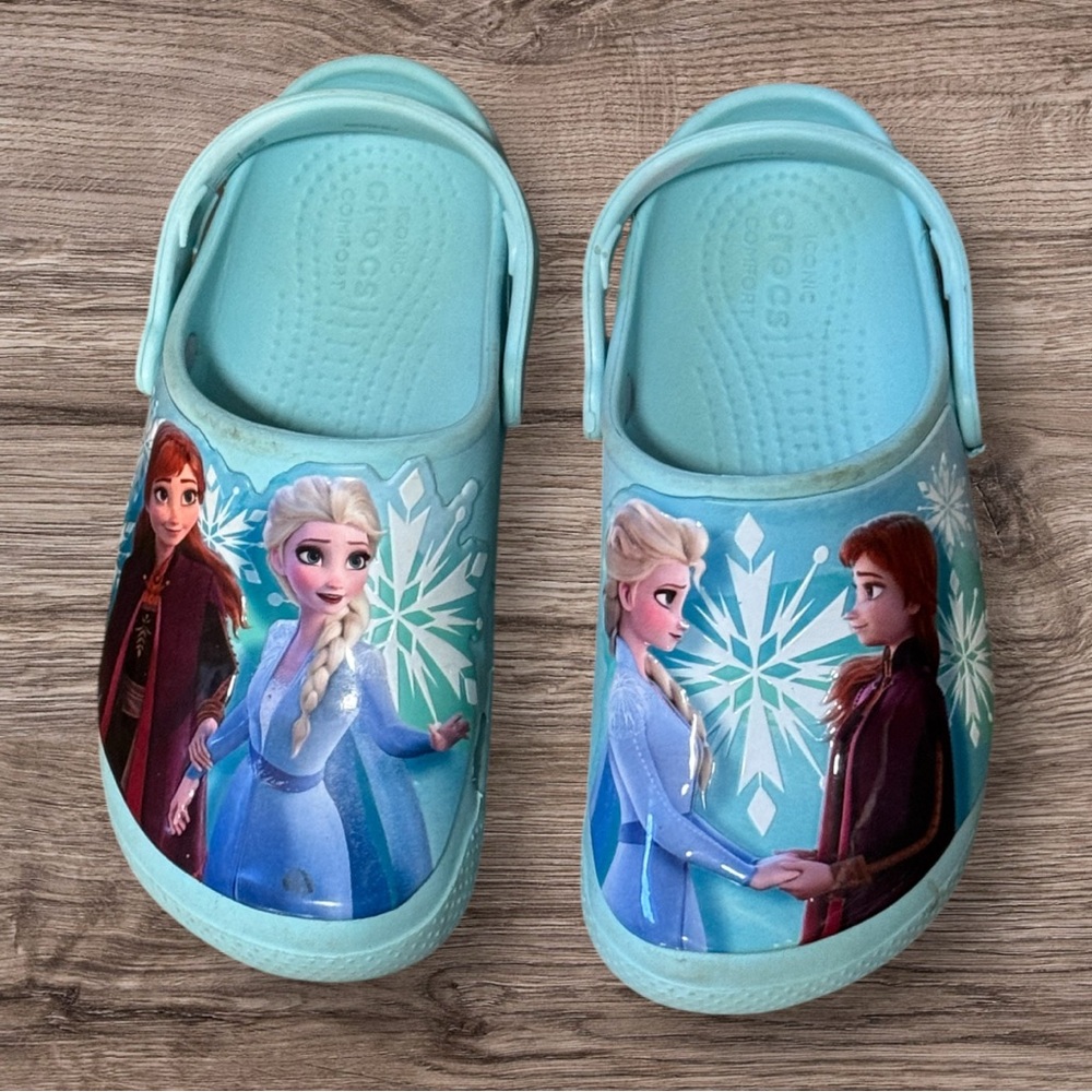Crocs Disney Frozen 2 Youth Girls Slip on Clogs Ice Blue Water Friendly